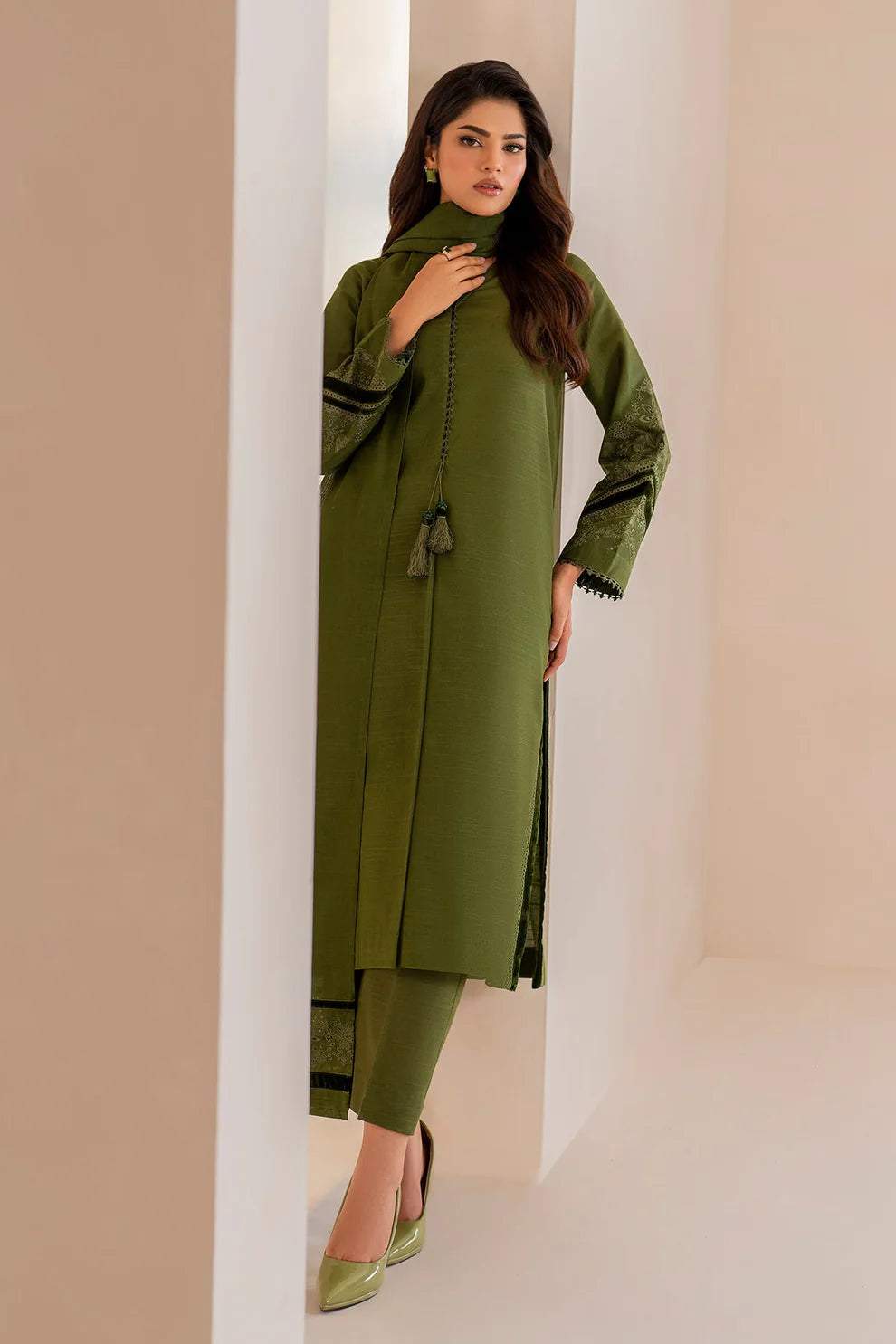 ZARA SHAHJAHAN 3PC Dhanak Embroidered Shirt With Embroidered Shawl-684